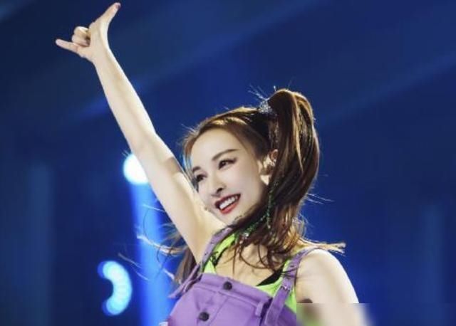  节目中|《乘风破浪的姐姐》未结束，她却转身另一档综艺，阵容超豪华