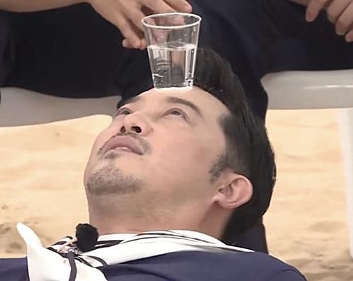  挑战|跑男挑战额头顶水杯，沙溢李晨淡定，看到欧阳娜娜：是鼻子的锅！