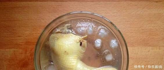 鸡皮|只需要一种香料,加入白切鸡中,鸡皮会立刻变黄