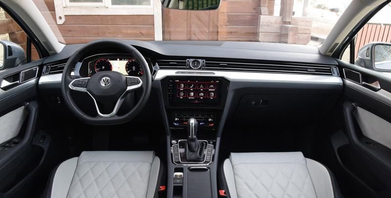  省油|预算26万，迈腾和帕萨特怎么选？老司机：选它小毛病少，省油！