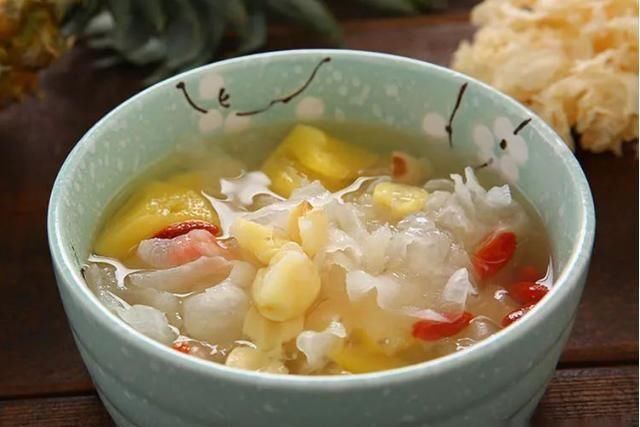  菠萝|缤纷拌菜，芹菜炒肉，菠萝银耳羹，冬瓜素丸汤的做法