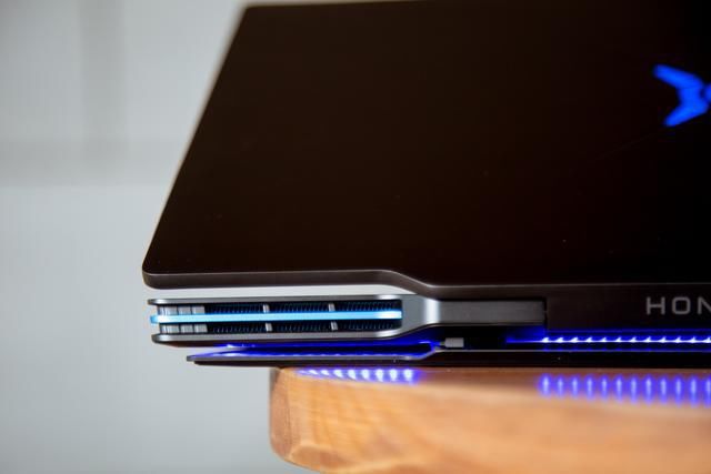 比肩|轻薄游戏本的超级黑马,荣耀猎人游戏本能否比肩传统大厂?