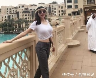  浪漫|路人街拍：浪漫时尚的打底裤美女，尽显高挑曼妙的身材！