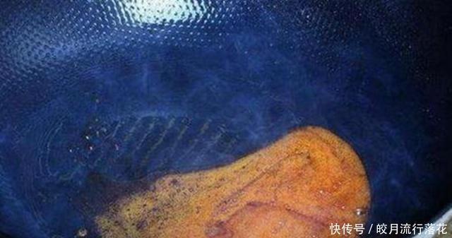 红烧肉|餐厅大厨透露,当你给红烧肉加糖色时,只需注意这一点