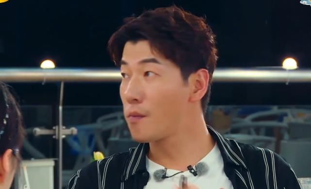 收益|赵丽颖做店长,因收益太少哭泣,谁注意旁人反应?人缘好坏很明显