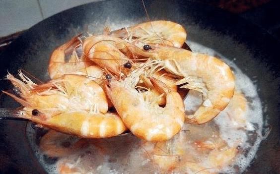  腥味|煮虾时，中间放盐还是最后放？十人九不知，难怪又老又腥味道差