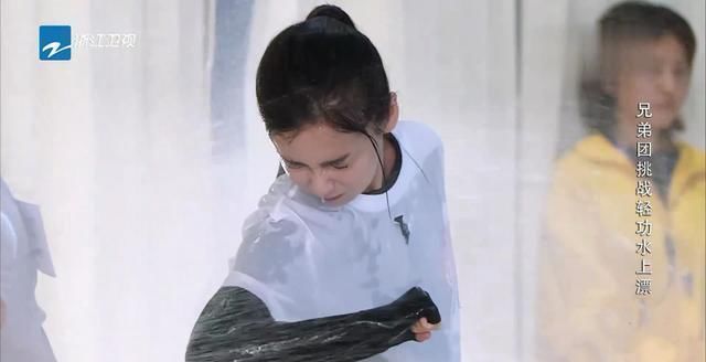 Baby|Baby唯一不敢对视的男嘉宾,见面瞬间跪倒在地,郑恺的反应亮了