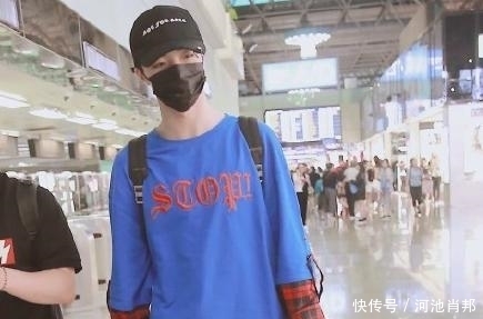 陈立农|陈立农、朱一龙同穿“破洞”裤,谁更有“两米”大长腿的既视感?