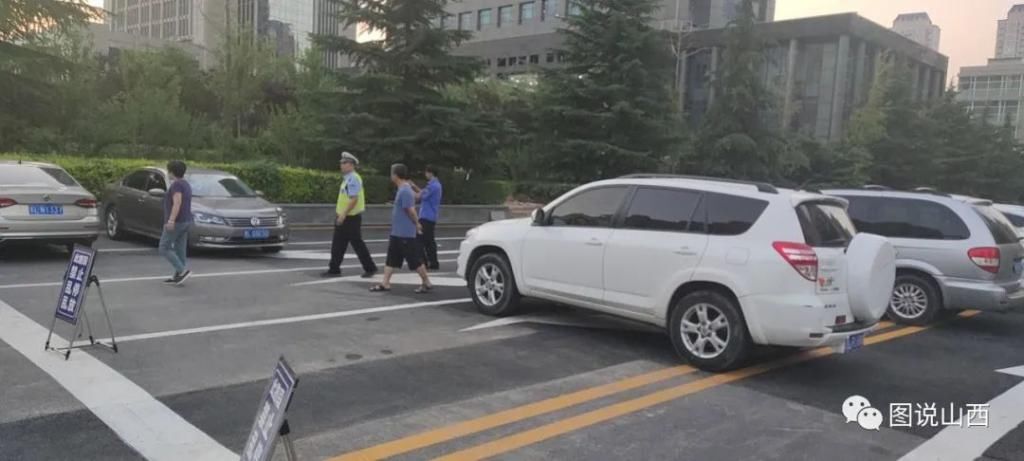 乱停乱放|临汾夜间停车开始重点整治