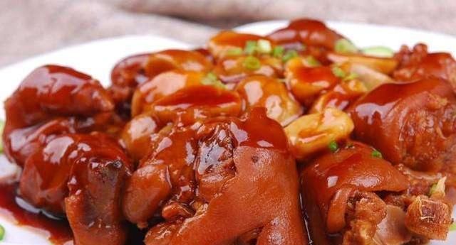 红烧|酱香浓郁酥软脱骨 满满胶原蛋白入口即化 美容菜红烧猪蹄别错过