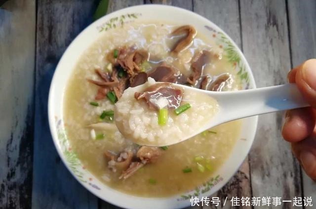 父亲|鸭仔粥,一只鸭子在人类饭桌上,最后的呈现