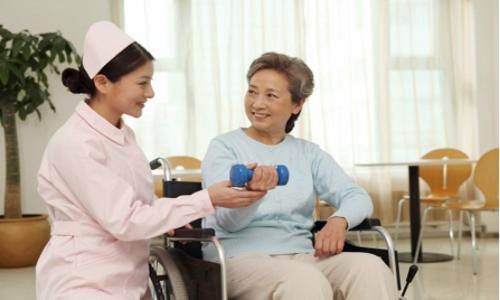 位失能|“一人失能，全家失衡”？护理险来了：30多元即可减轻养老压力