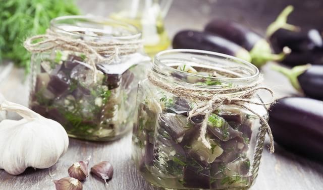  我家|我家每年都吃的“腌茄子”做法，1下子做10斤，吃半年都不坏