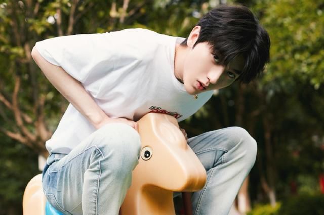  直呼|原来蔡徐坤不是原名？当他的真名曝光后，网友直呼：不改早就火了