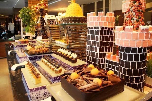 面包|吃自助餐,聪明人都会拿“这4种”食物,原来我以前的吃法都错了