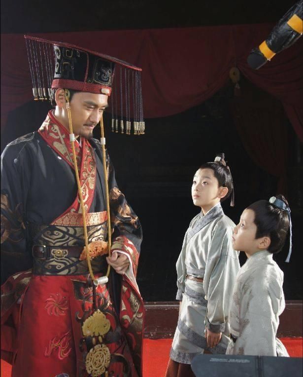 皇帝|东汉武将窦宪,大败匈奴立下伟业,为何反而被皇帝责罚?