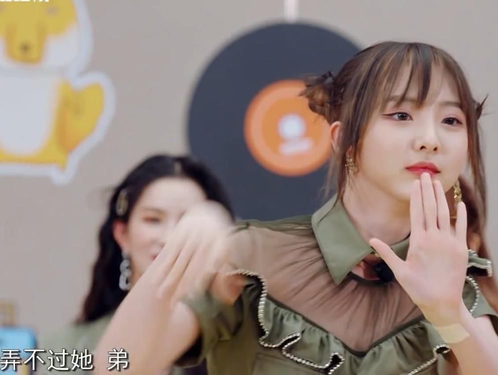  郑乃馨|硬糖少女nene郑乃馨和范丞丞斗舞，导演当场笑懵：真没包袱！