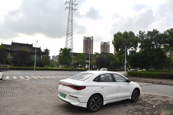  周末|周末和比亚迪e3一起，带孩子们出去玩儿！