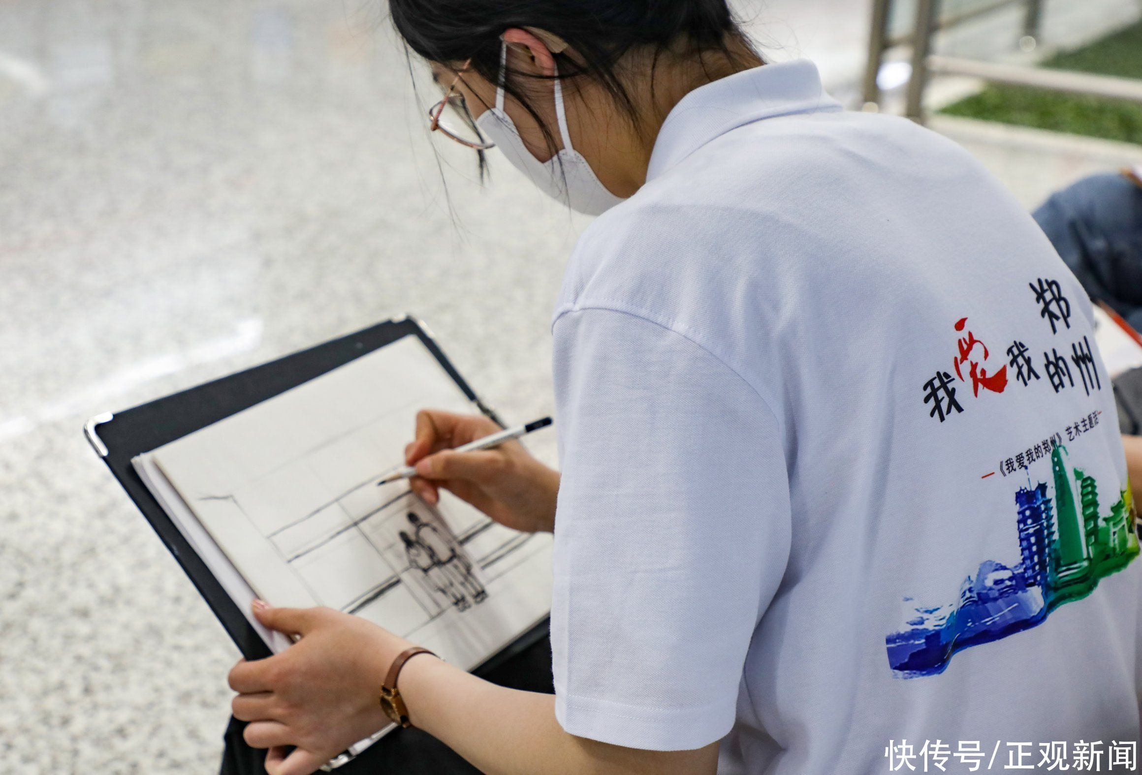 省会大学生走进郑州地铁 共绘“我爱我的郑州”艺术画卷