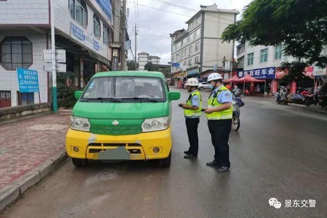  检验|景东一客运车辆逾期未检 ，被交警查获！