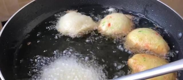  包子|早餐饼最新做法，不揉面不擀面，比包子油条香，孩子的早餐必备