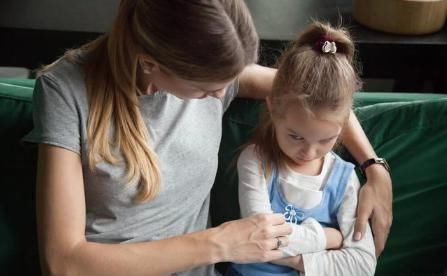 父母|小时候被嘲笑将来掏大粪，长大了还铭记在心，妈妈却怪孩子太记仇