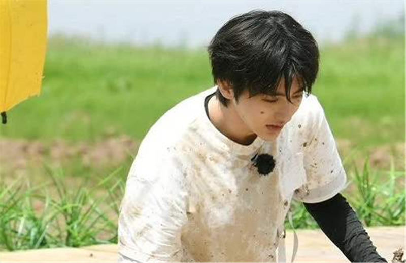  节目|沙溢为蔡徐坤庆生，配文：沙子爹祝我坤儿生日快乐，恭喜安吉！