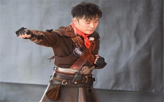 打游戏|假如这是一支电竞队伍,上单鹿晗、中单吴磊、打野王一博