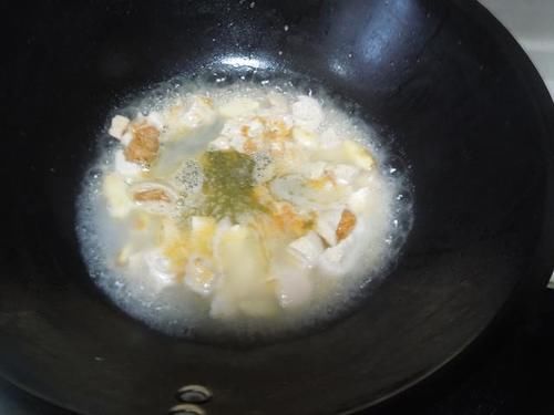  步骤|秋天，最爱这碗金黄碧绿的金汤芦笋，原来做起来这么简单