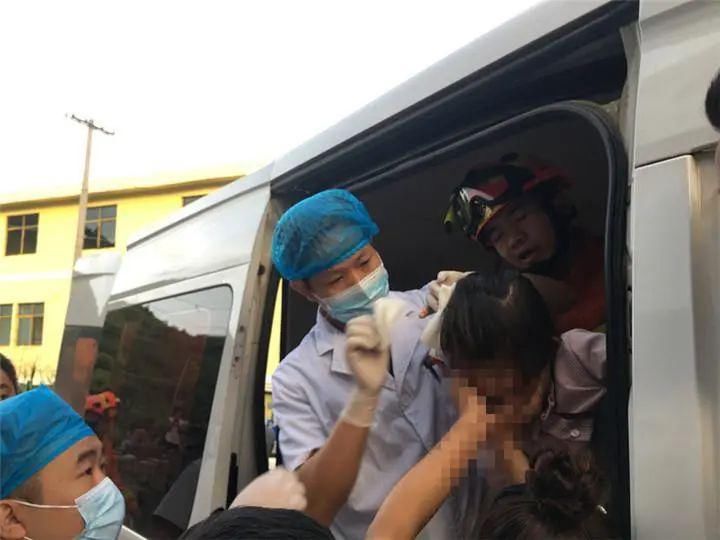  吓人|吓人！女孩头部被车门栓穿刺 消防员及时施救转危为安