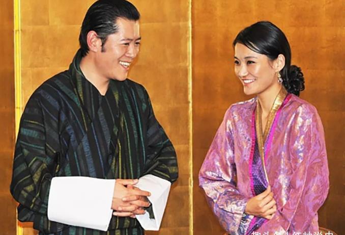 不丹王室|30岁佩玛罕见当老师!整个教室座无虚席,冰山美人终于微笑了