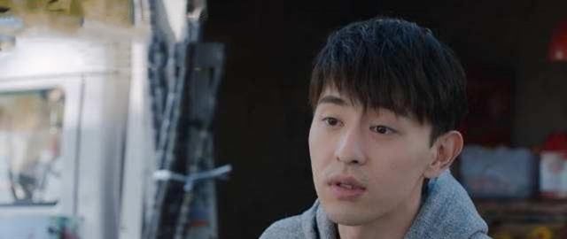  吓到|邓伦一把抱住杨幂，谁注意他的手干了什么？暴露两人真实关系
