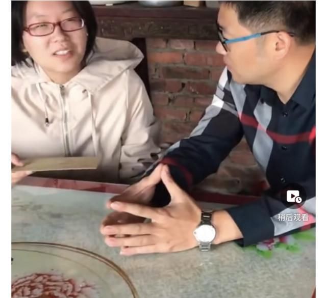 传递|老师为贫困女孩配近视眼镜，让爱传递，让感恩永存心间