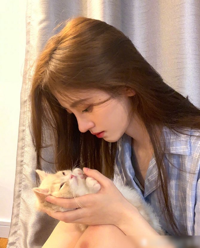  修图|被王思聪内涵后，鞠婧祎“做作”言论被扒？自夸美到不用修图软件