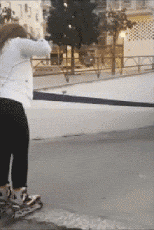 不适|搞笑GIF:你还是别做鬼脸了,看得我浑身不适