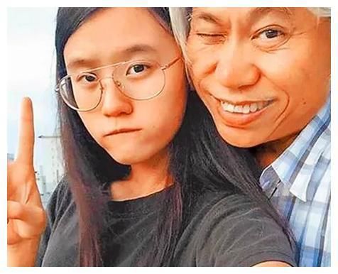银行|70岁老人，3天恋上“35岁银行女负责人”，结果让人炸开了锅！