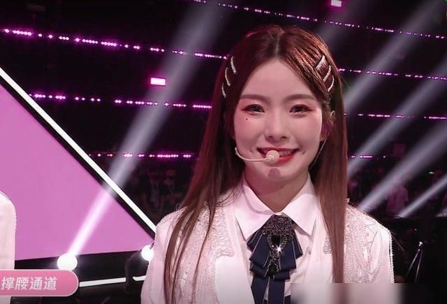 下意识|陈卓璇出道后赵粤、王艺瑾却在偷笑,她下意识的动作太打脸了