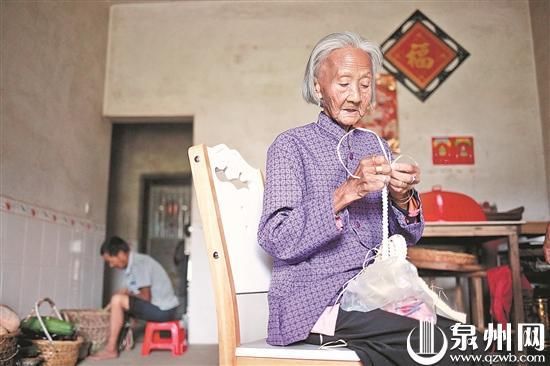  送给邻居|南安目前最长寿的老阿婆 112岁还能穿针引线做手工