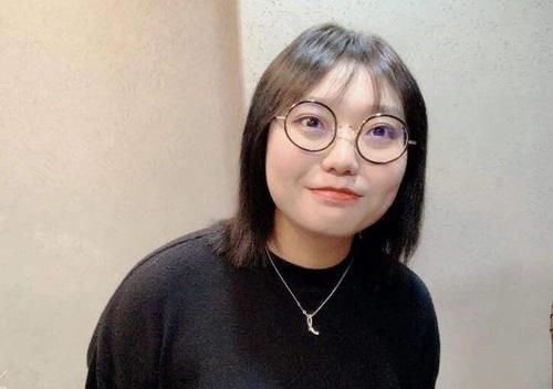 割腕自杀|她曾是北大才女，因抑郁休学和割腕自杀，如今25岁参加脱口秀节目走红