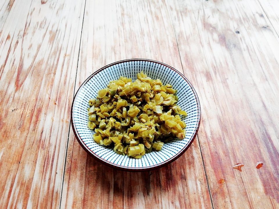  过瘾|这样吃苦瓜最过瘾，不用焯水，只要加点它，一盘都不够吃！