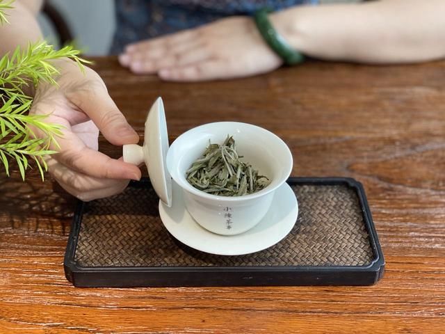 老白茶|秋季喝茶怎么选，春茶？秋茶？或是老白茶？别纠结，老茶农告诉你