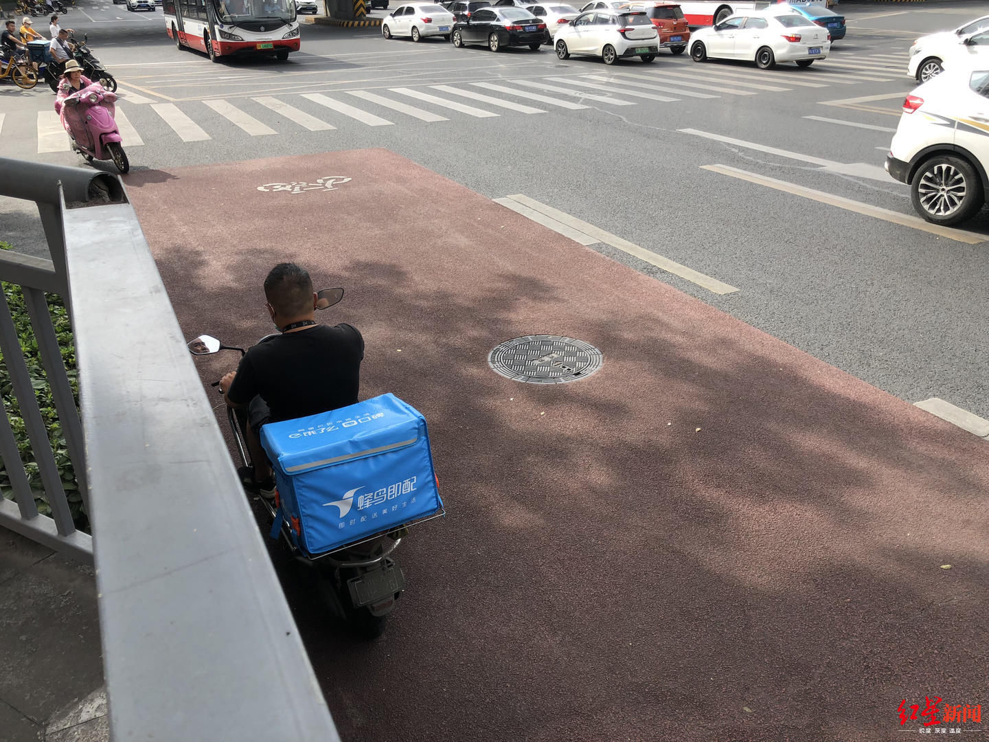  违法|成都交警曝光非机动车交通违法乱象 现场整治逆行“电马儿”