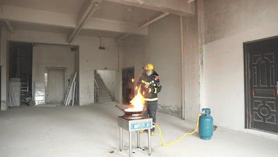 蓝朋友|20万网友围观女子炒菜，为何？