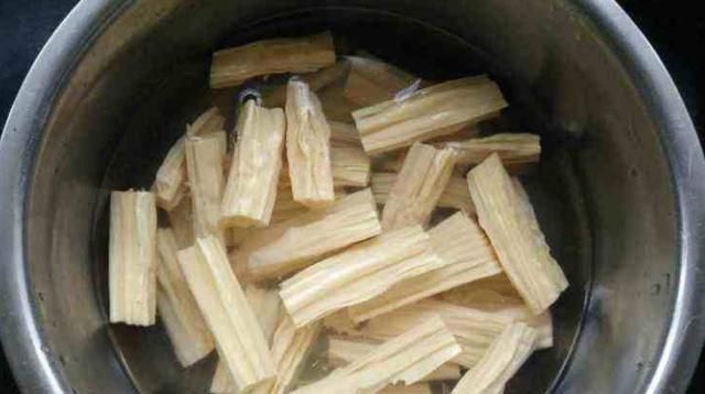  浸泡|浸泡豆腐，不要直接用水，大厨教你一招，玉柱不易腐烂