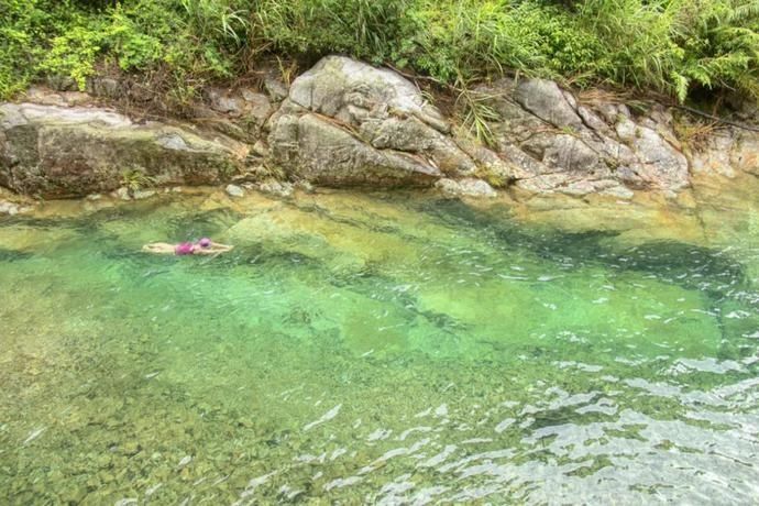  露营|小众游|泛舟露营戏水K歌……漫步夹缝岩，感受惬意悠然