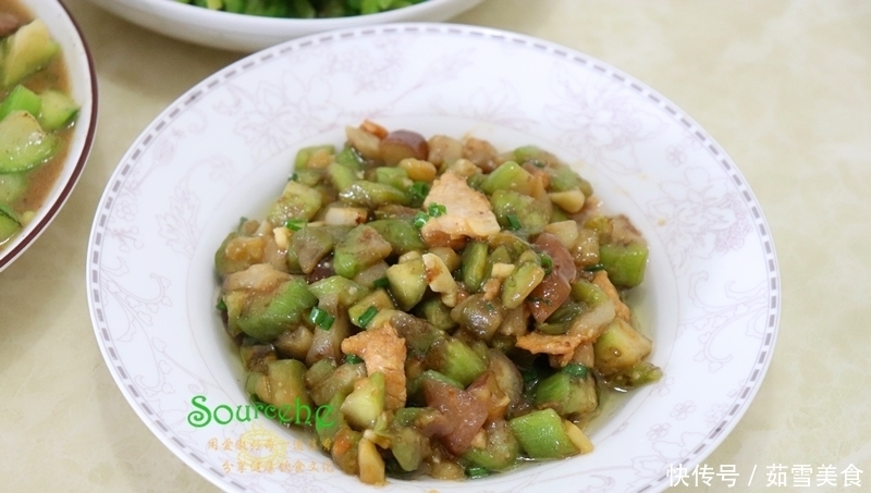  孩子|放暑假了，孩子送回老家，婆婆只做了三道家常菜，儿子却很喜欢吃