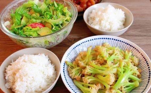  菜花|晒晒我家午餐，两个人3道菜，好吃又下饭，老公说再也不想吃食堂