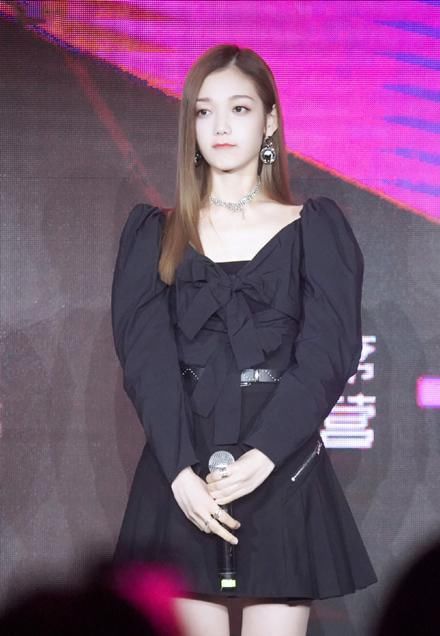  最棒|硬糖少女团专首发，R1SE集体发声力挺，翟潇闻视而不见成焦点