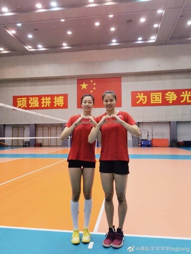 联赛|快看女排“三傻组合”新合影 龚翔宇晒图好欢乐接下来要打联赛了