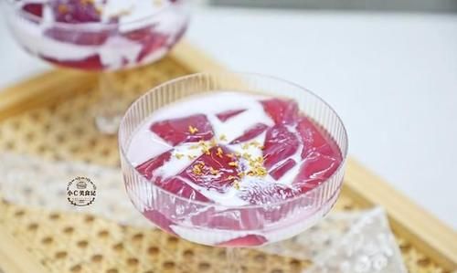 口感|口感Q弹嫩滑,无色素低热量的颜值葡萄冻撞奶,来一杯消暑清凉